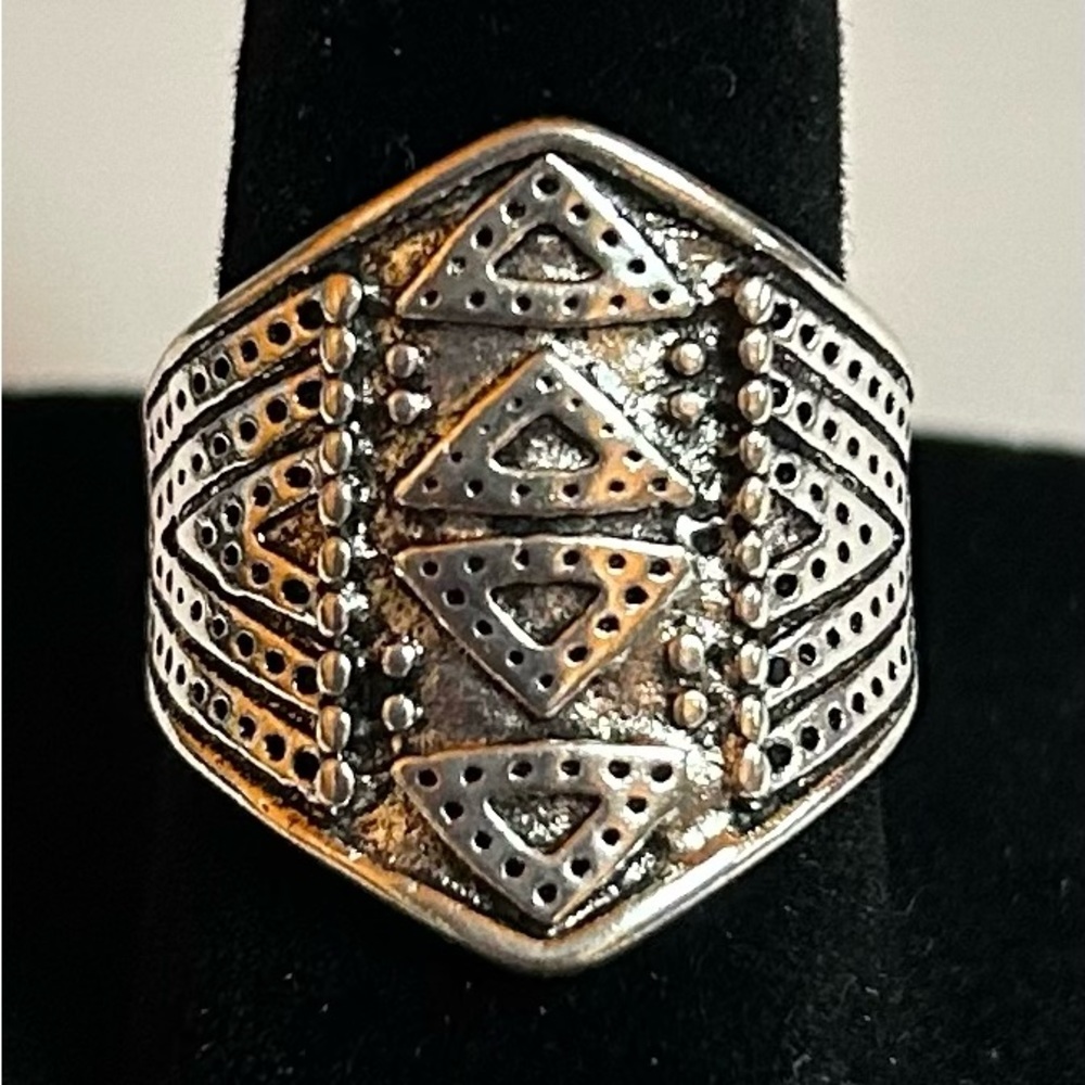 3/$10 Fashion ring size 7